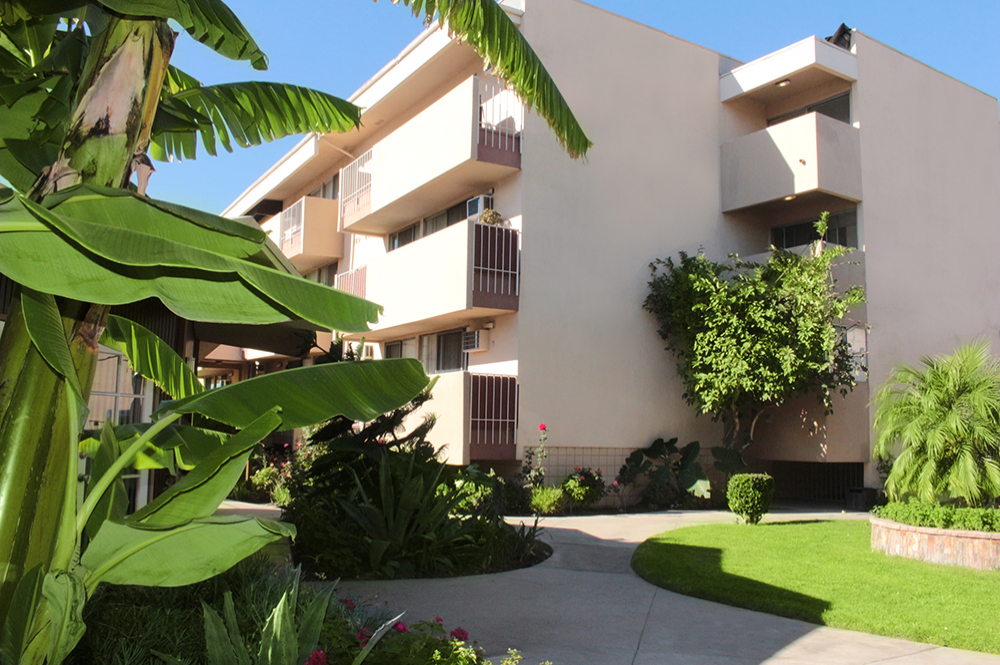 Thank you for viewing our Exteriors 11 at Academy Pointe Apartments in the city of North Hollywood.