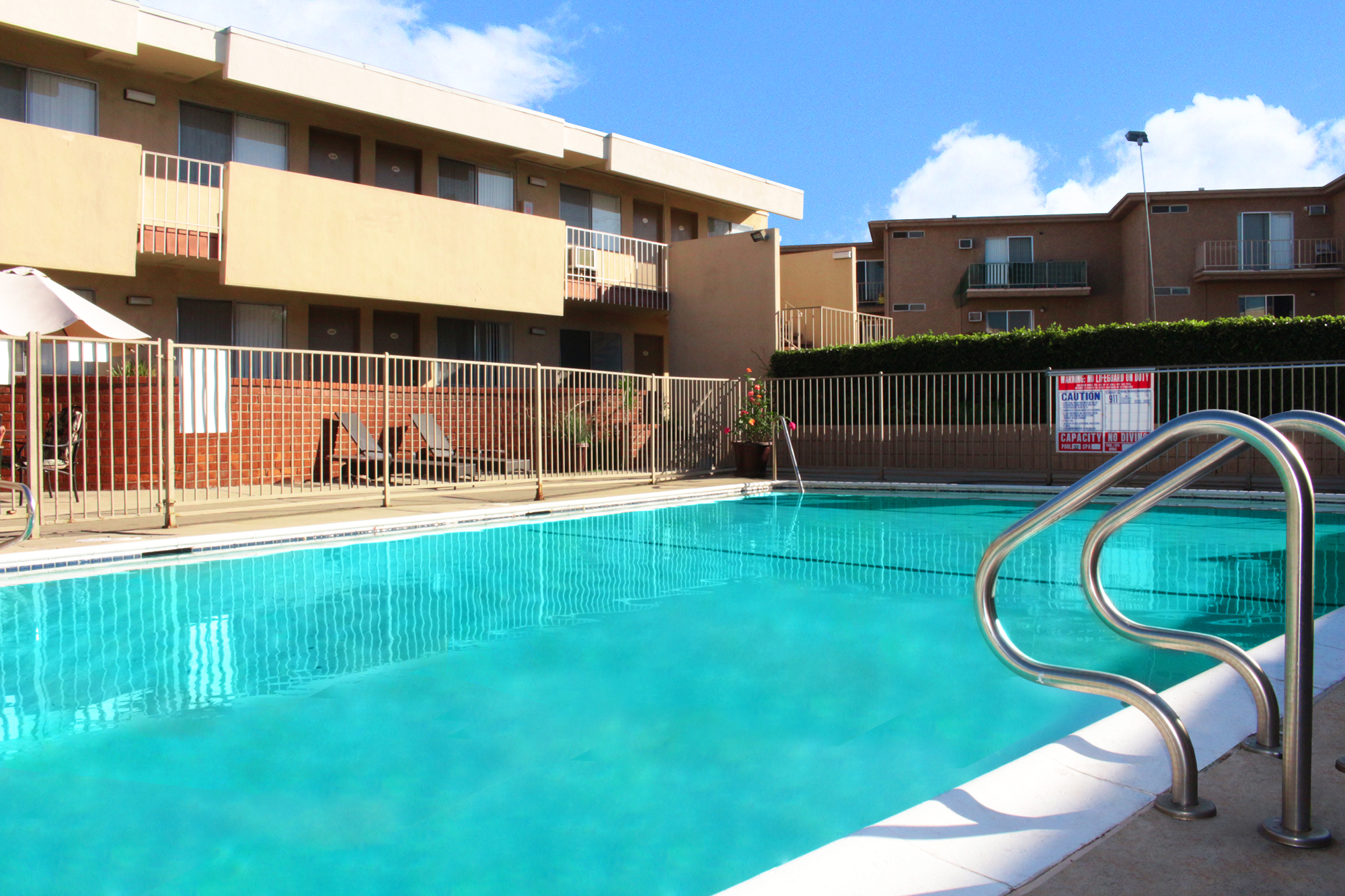 This image shows the swimming pool of one of Academy Pointe Apartments units